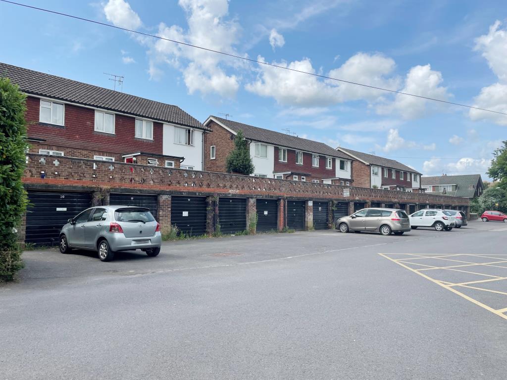 Lot: 80 - FREEHOLD BLOCK OF TWENTY GARAGES FOR INVESTMENT - Terrace of garages